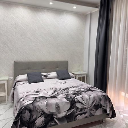 Lady Mary'S Luxury Suites Naples Exterior photo