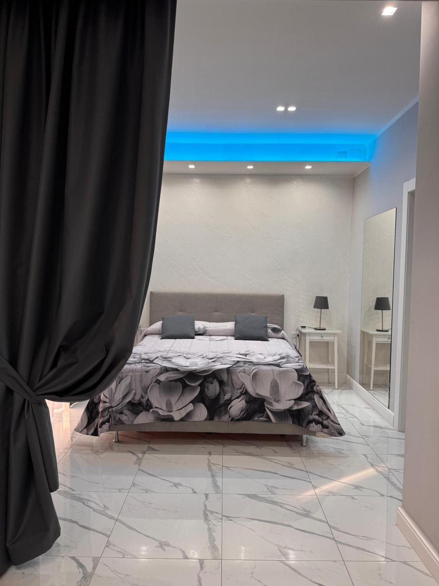 Lady Mary'S Luxury Suites Naples Exterior photo