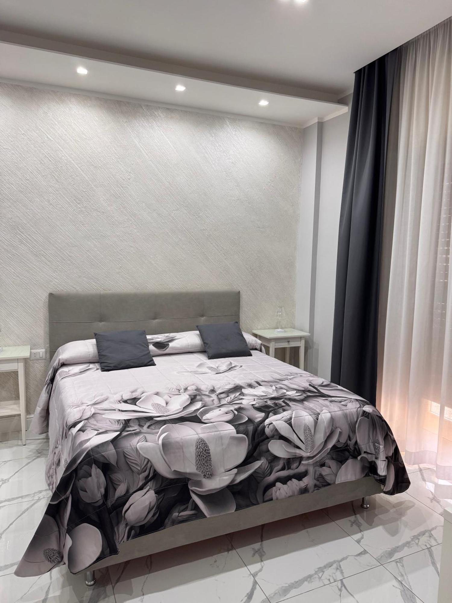 Lady Mary'S Luxury Suites Naples Exterior photo